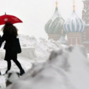 Москва утонула под снегом
